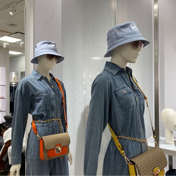 MICHAEL KORS CAP FOR WOMEN - Picture 5 of 5